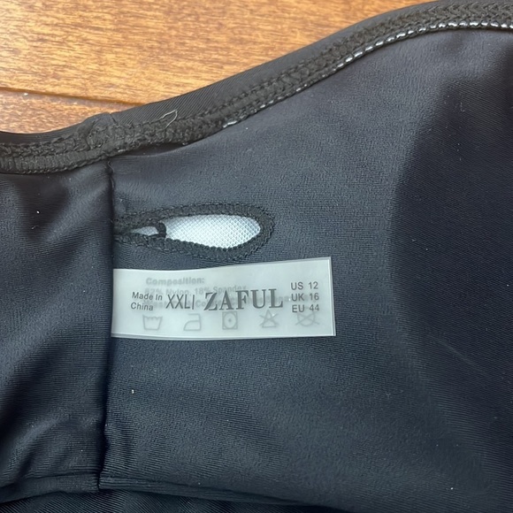 Zaful charcoal cutout one shoulder Bikini Top - Picture 3 of 4